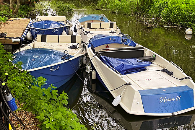 electric 5 seaters for hire at Pure Boating at goring & streatley