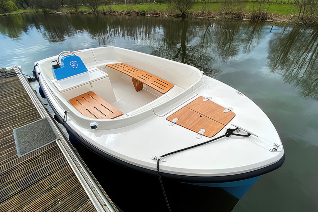 elite - 8 seater for hire from our Wallingford boat hire location