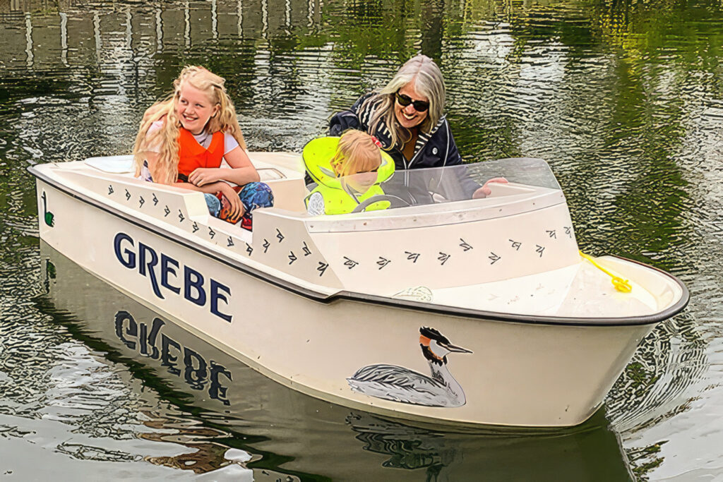 miniboat perfect for kids for hire at our streatley location - Pure Boating